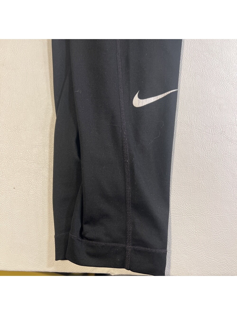Nike Pro Dri Fit Womens Small Mid Rise Crop Leggings Athletic, size small, black - Picture 4 of 6